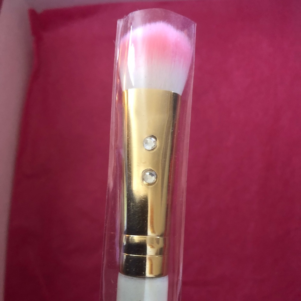 slmissglam Small Contour Brush W07 in White Glam